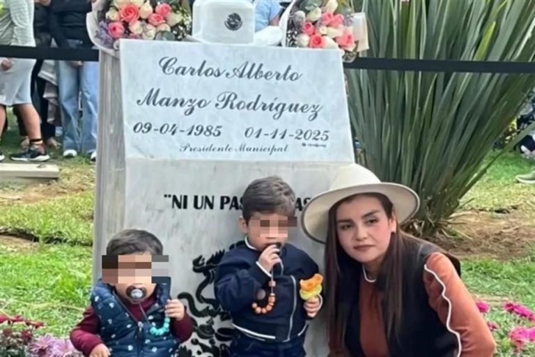 Devela Alcaldesa memorial de Carlos Manzo en Uruapan