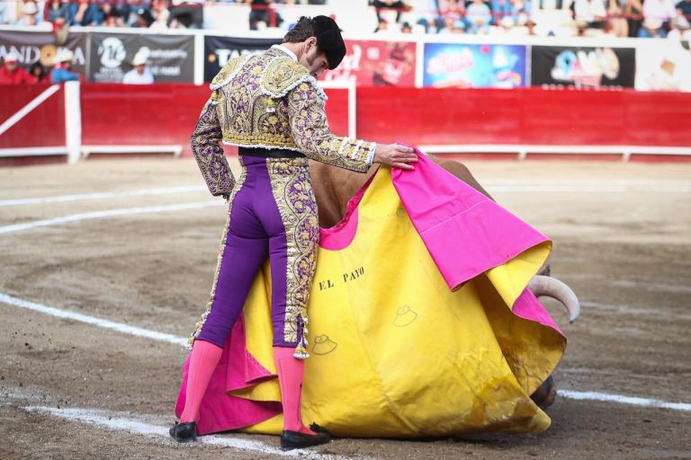 León vibra con la entrega de Guillermo Hermoso de Mendoza en “La Luz”, de León