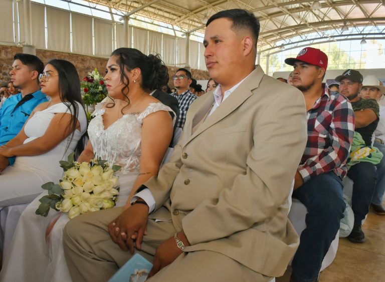 Celebran 157 parejas matrimonios colectivos