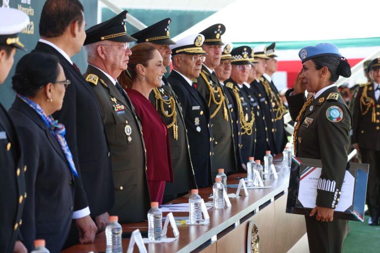 Reconoce presidenta a las Fuerzas Armadas