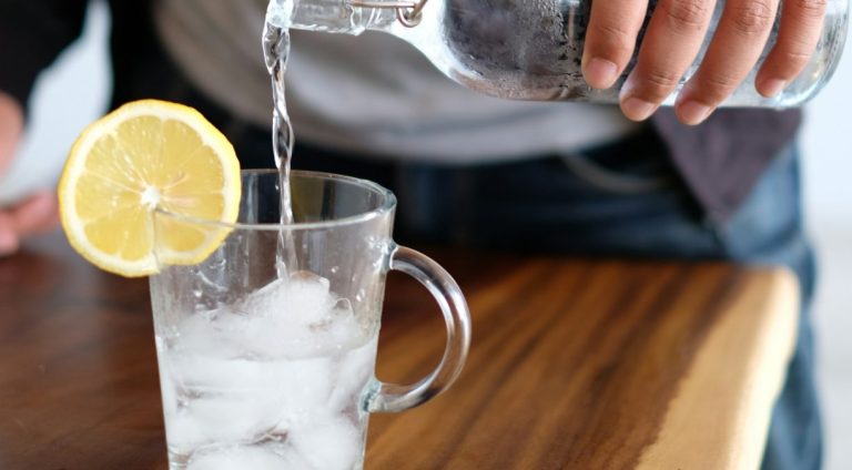 Reduce Topo Chico producción; escasea en EU