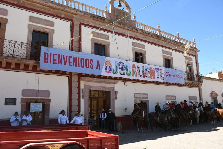 Exigen destituir tesorera por negar información