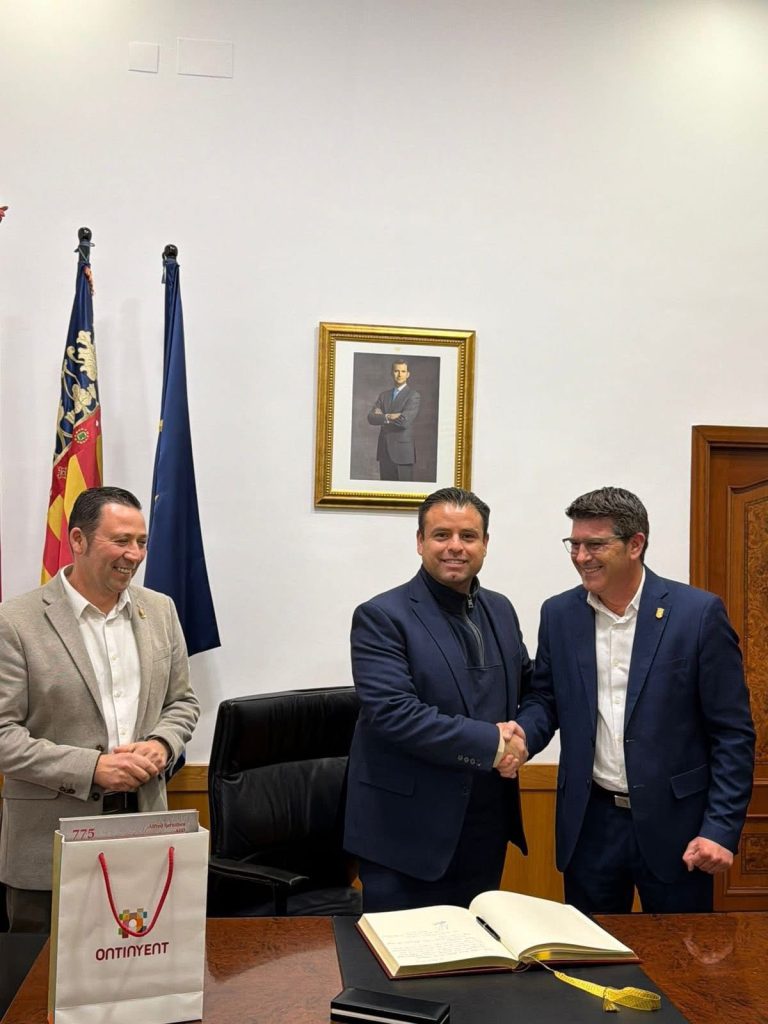 Gestiona Miguel Varela acuerdos estratégicos en España