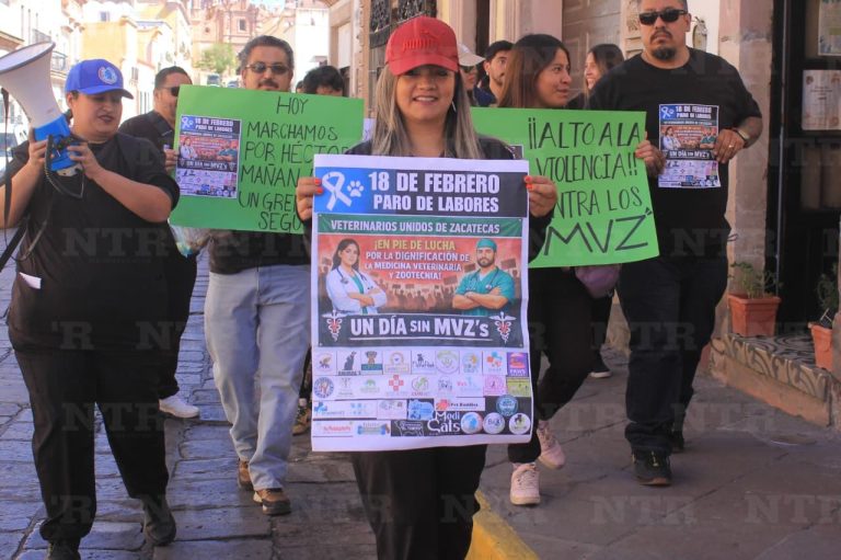 Marchan veterinarios; paran labores por un día