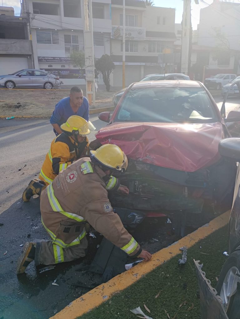 Chocan aparatosamente en la García Salinas