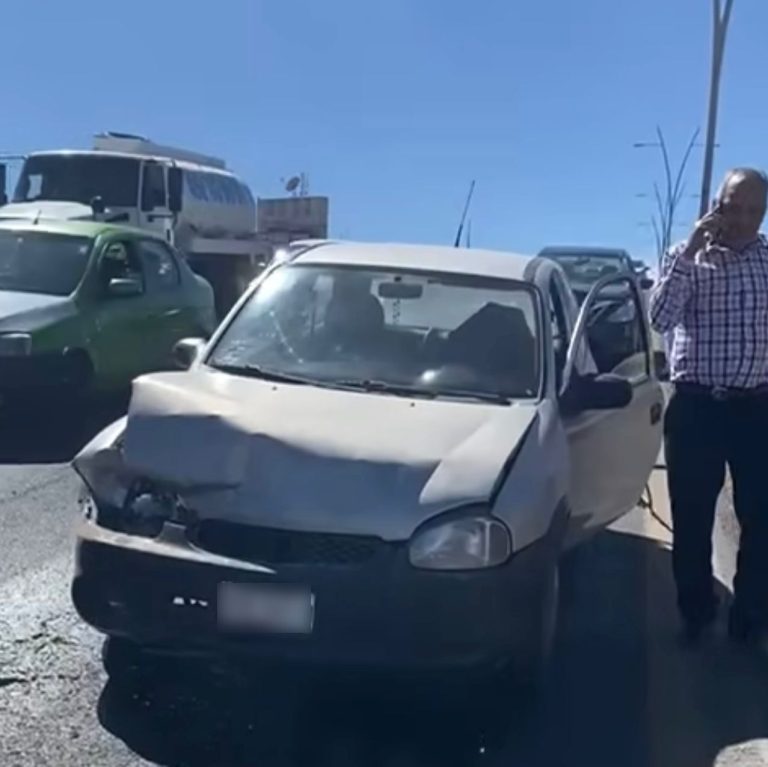 Choque en el bulevar ocasiona caos vial