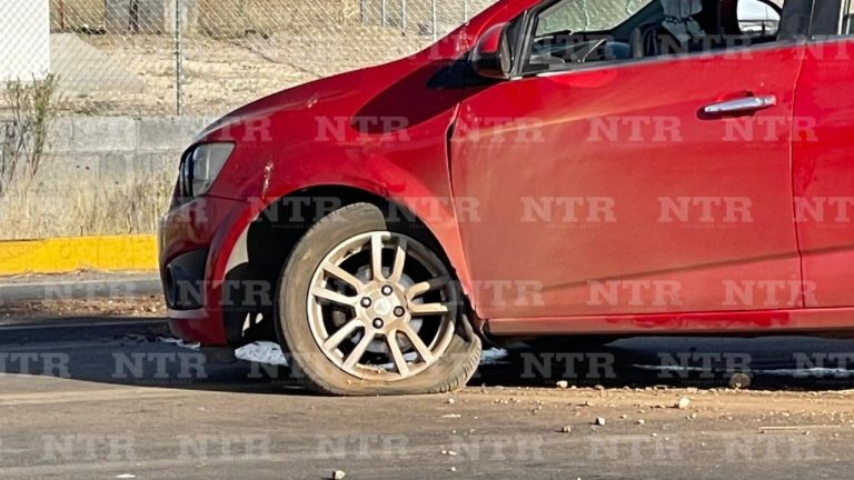 Choca contra guarnición en la zona industrial