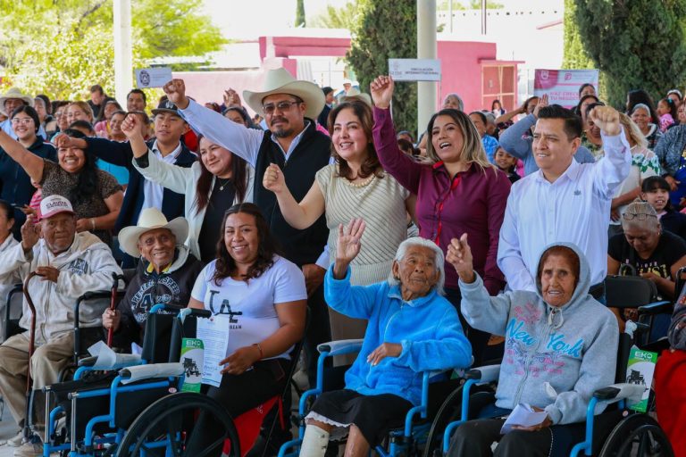 Entregan apoyos a familias de El Salvador