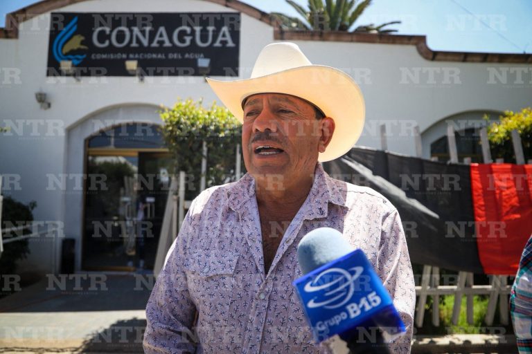 Amagan agricultores con escalar protesta