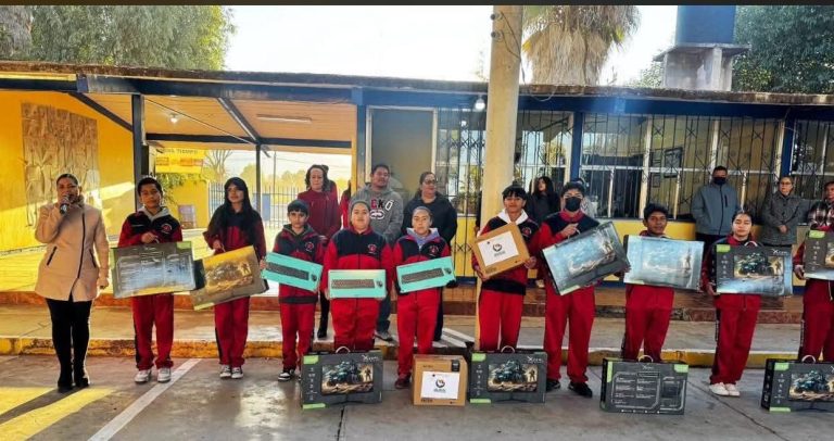 Otorgan 10 compus en secundaria de Tepechitlán