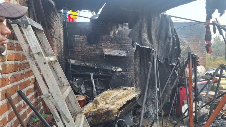 Incendio en casa habitación deja cuantiosos daños materiales