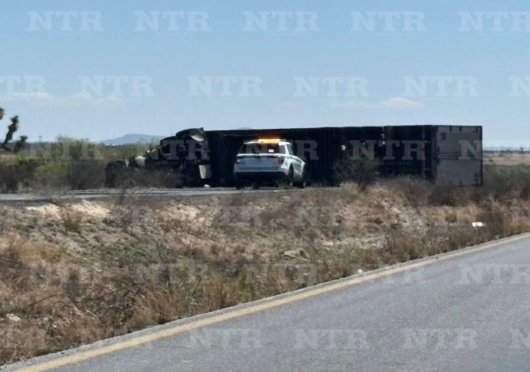 Vuelca quita rueda; obstruyó circulación en la 54 momentáneamente