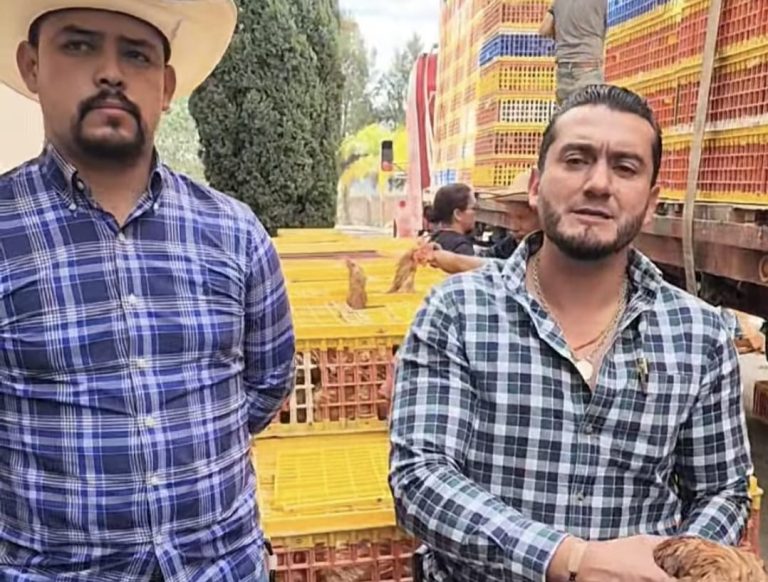 Realizan segunda entrega de gallinas de postura en Tepechitlán