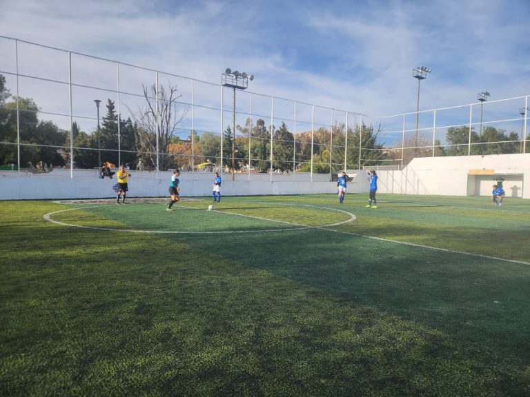 Alcalde pide rapidez en construcción de domo para cancha