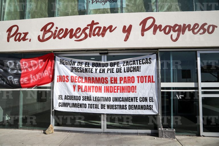 Bloquean productores edificio de Finanzas