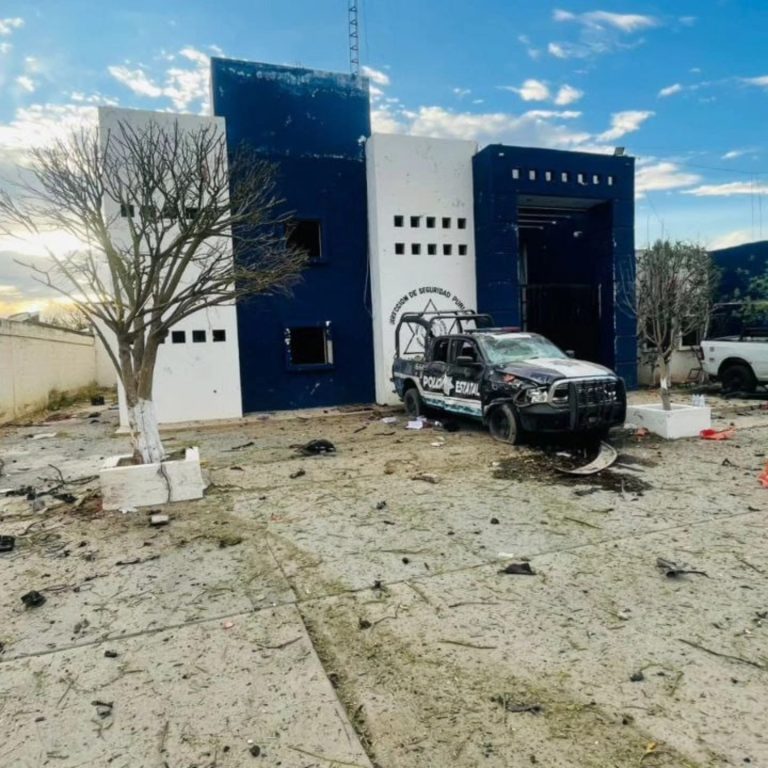 Atacan comandancia con explosivos