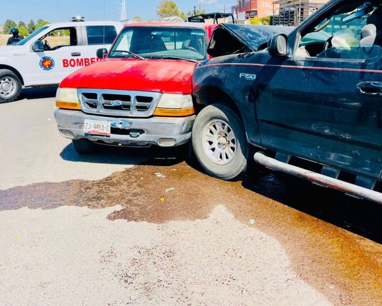 Invade carril y desencadena choque en carretera a San Marcos