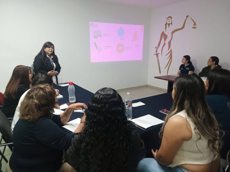 Imparten taller a trabajadoras de la Dirección General de Servicios Periciales