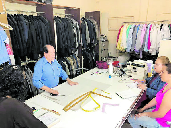 Buscan recuperar sastrería estatal