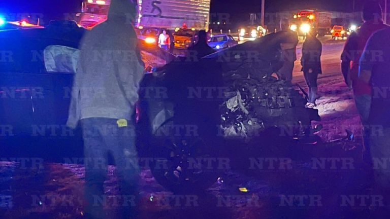 Chocan camionetas en entronque a Enrique Estrada