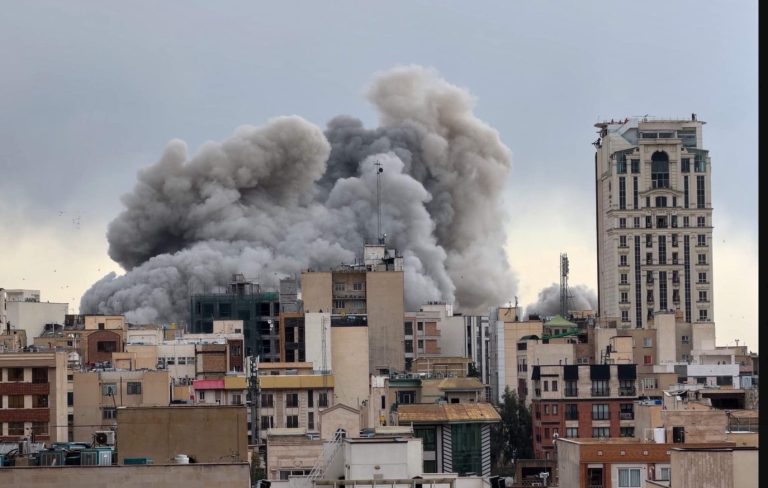 Regaña Trump a Israel y suspenden ataques