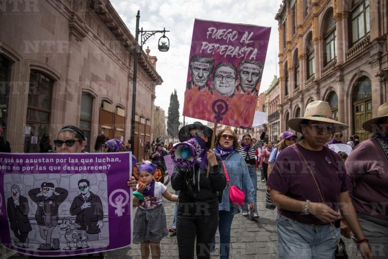Marchan en la capital este 8M