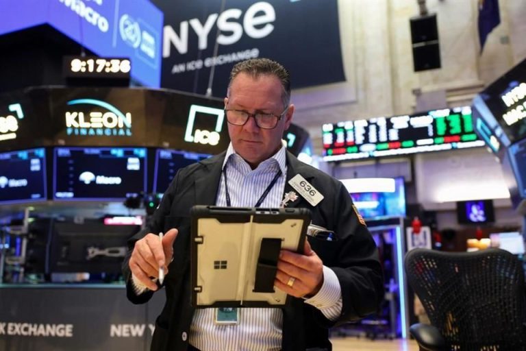 Operan mercados de EU con pocos cambios