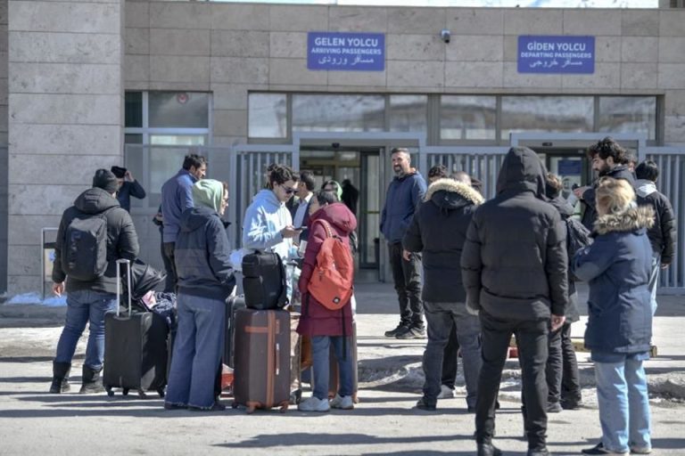 Repatrian a más de mil connacionales desde Medio Oriente