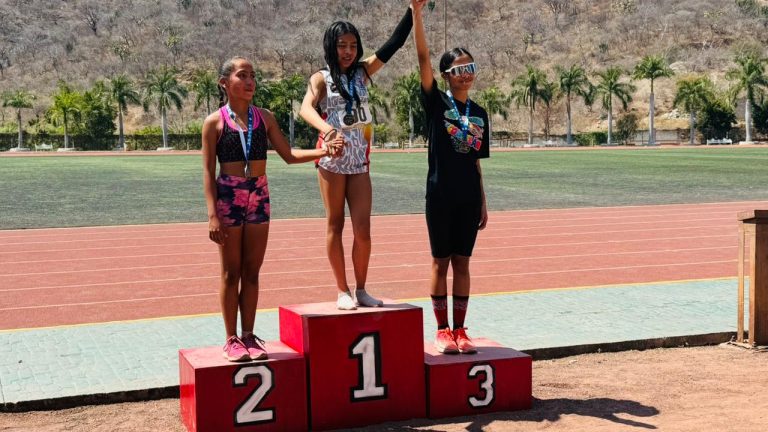 Suman medallas de atletismo en la Espartaqueada Deportiva