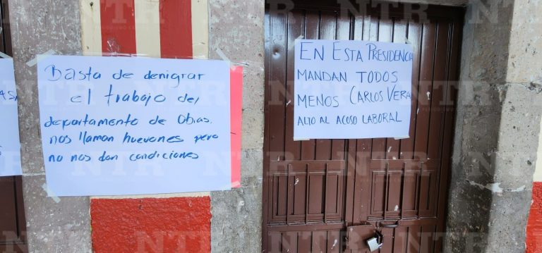 Toman alcaldía; piden regresar a director de Obras Públicas