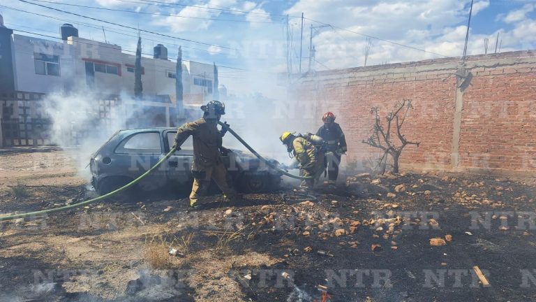 Se incendia lote baldío en Fresnillo