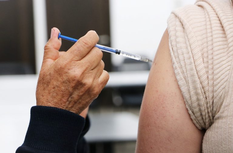 Alista Ssa vacuna contra dengue