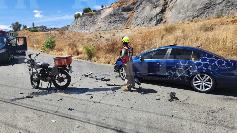 Choque entre un vehículo y una moto deja un lesionado
