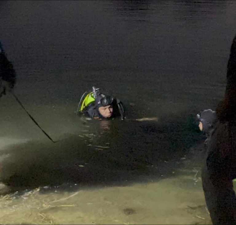 Muere ahogado tras caer a un bordo