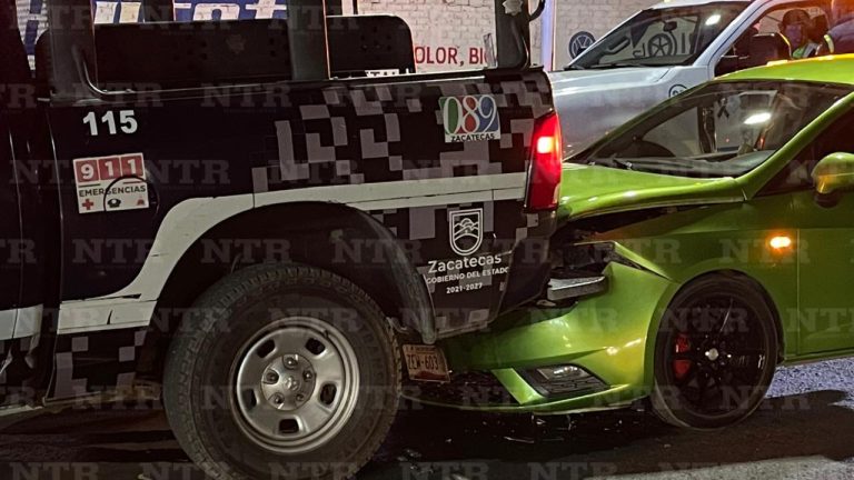 Automóvil impacta patrulla en Fresnillo