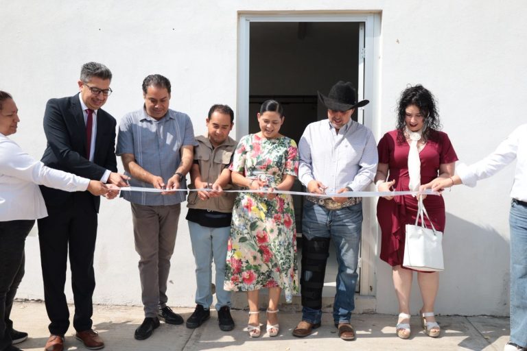 Asiste alcalde a inauguración de obras educativas