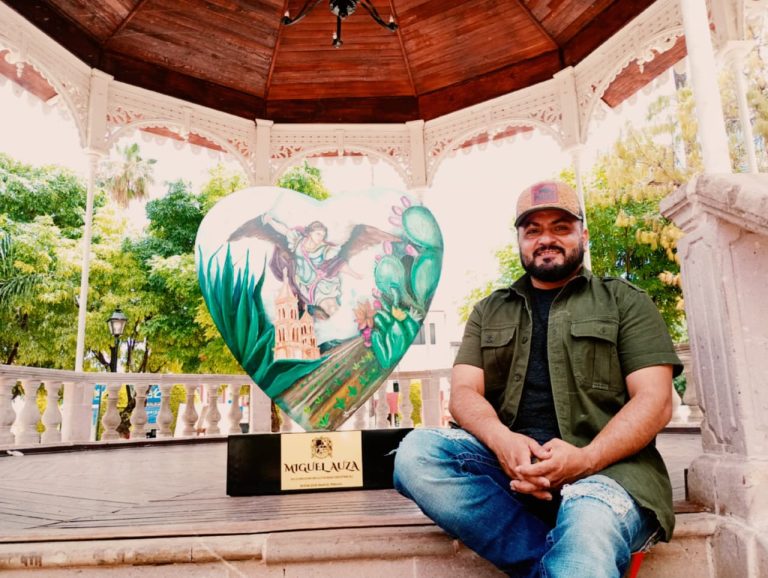 José Perales muestra el corazón de Miguel Auza