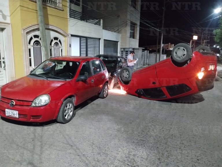 Conductor alcoholizado termina volcado en Lomas del Lago