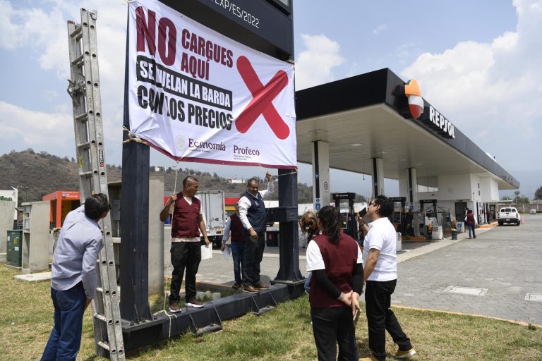 Coloca Profeco primeras lonas en gasolineras con precios altos
