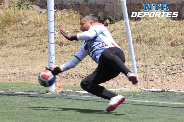Gallos Educación Física gana en penales una semifinal de alarido