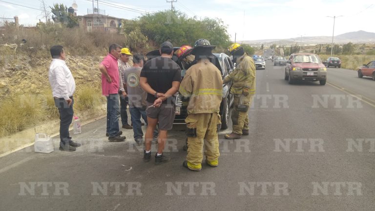 Se incendia camioneta por falla eléctrica