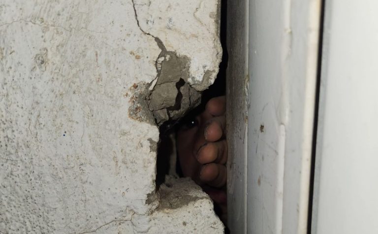Rescatan a niño encerrado en una bodega