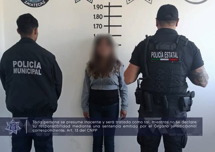La detienen por dañar dos vehículos en el centro