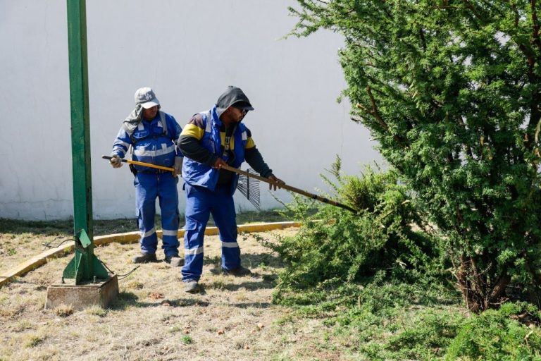Dan mantenimiento al Parque Impresionistas en Fresnillo