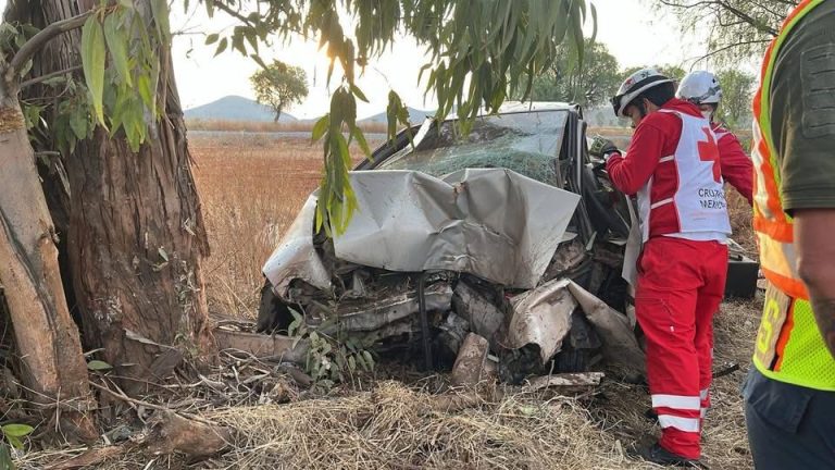 Muere conductor en aparatoso choque