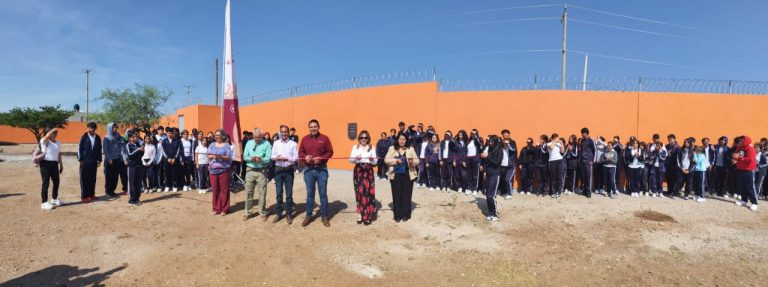 Entregan barda perimetral en preparatoria de Zóquite