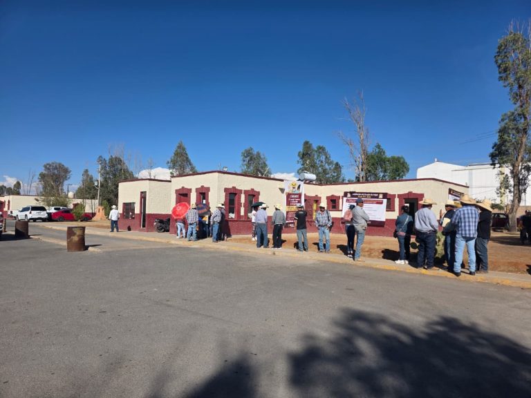 Acuerdan productores y levantan protestas