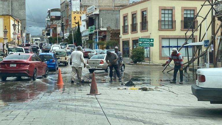 Dan mantenimiento a alcanatarillado y drenaje