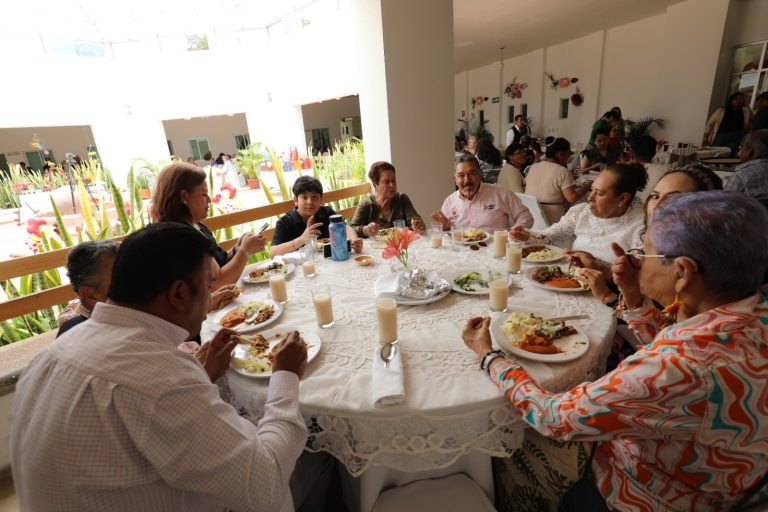 Celebran 17º aniversario de la Casa de Día