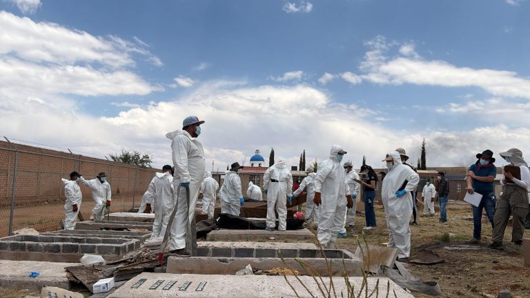 Exhuma FGJEZ 109 personas fallecidas sin identificar